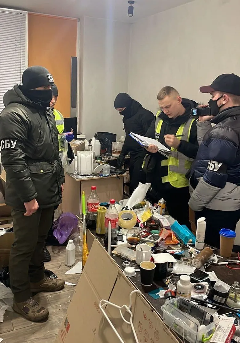 В Киеве будут судить преступную группировку: продавали наркотики, боеприпасы и взрывчатку. Фото dqxikeidqxitkant