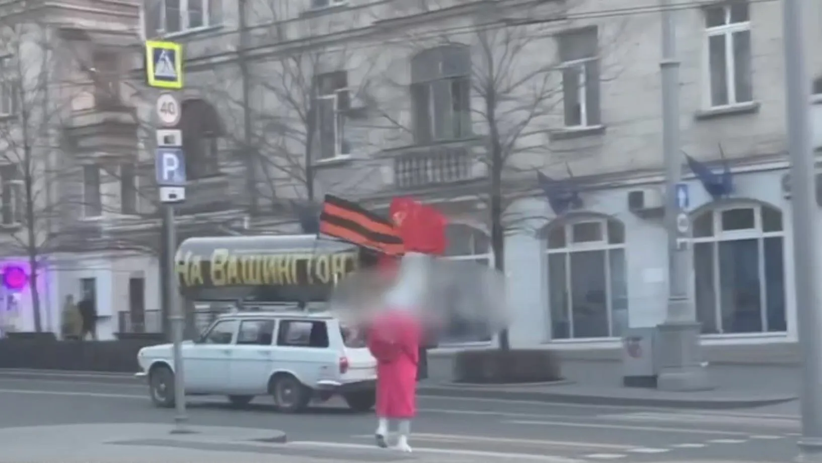 ’’На Вашингтон!’’ Окупанти у Севастополі влаштували абсурдну акцію, натякнувши на агресивні плани. Відео