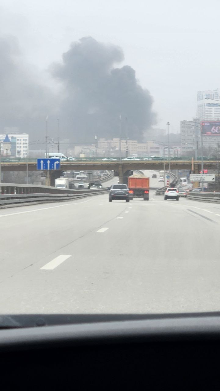 Будівля Прикордонної служби ФСБ горить у російському Ростові-на-Дону 02 dqxikeidqxitkant