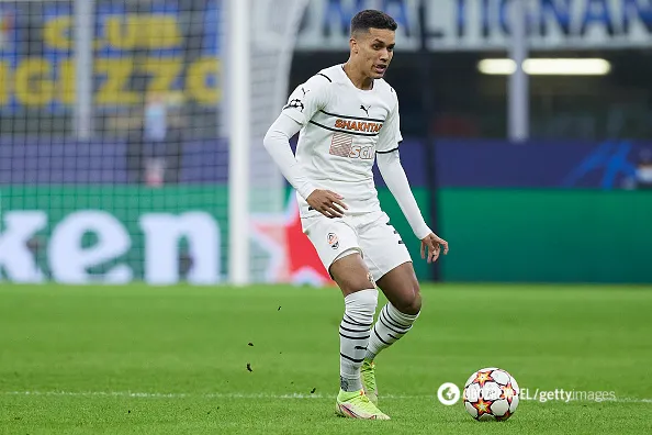 Футболіст ’’Шахтаря’’ відмовився повертатися до України