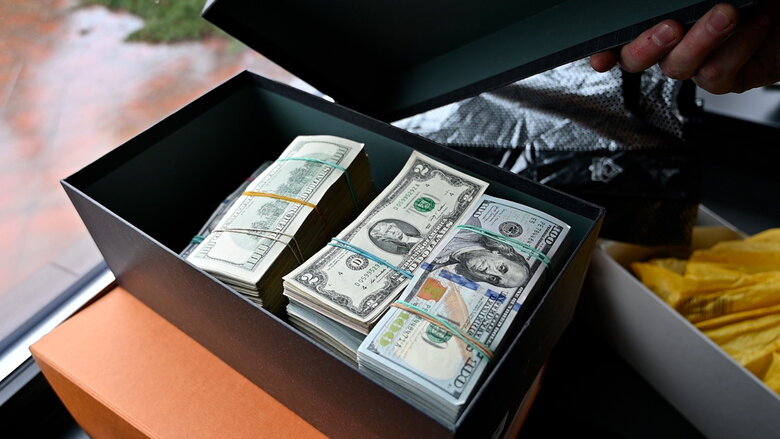 Франшиза на наркотики і годинник від путіна: подробиці спецоперації щодо затримання двадцятівських 10