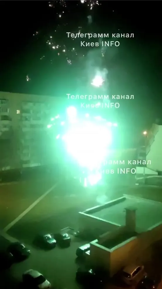 В Киеве на Борщаговке неизвестные ночью запускали салют: ’’шутников’’ ищет полиция. Видео