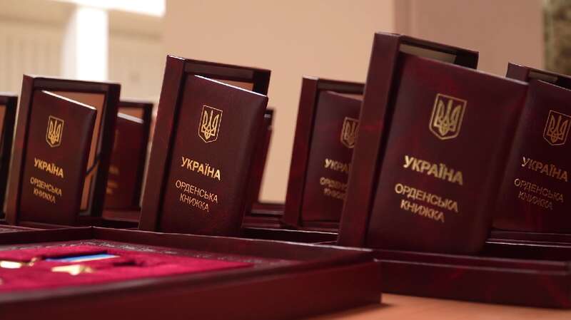 ’’Б’ються з ворогом у найгарячіших точках’’: Зеленський вручив нагороди працівникам СБУ. Фото і відео dqxikeidqxitkant