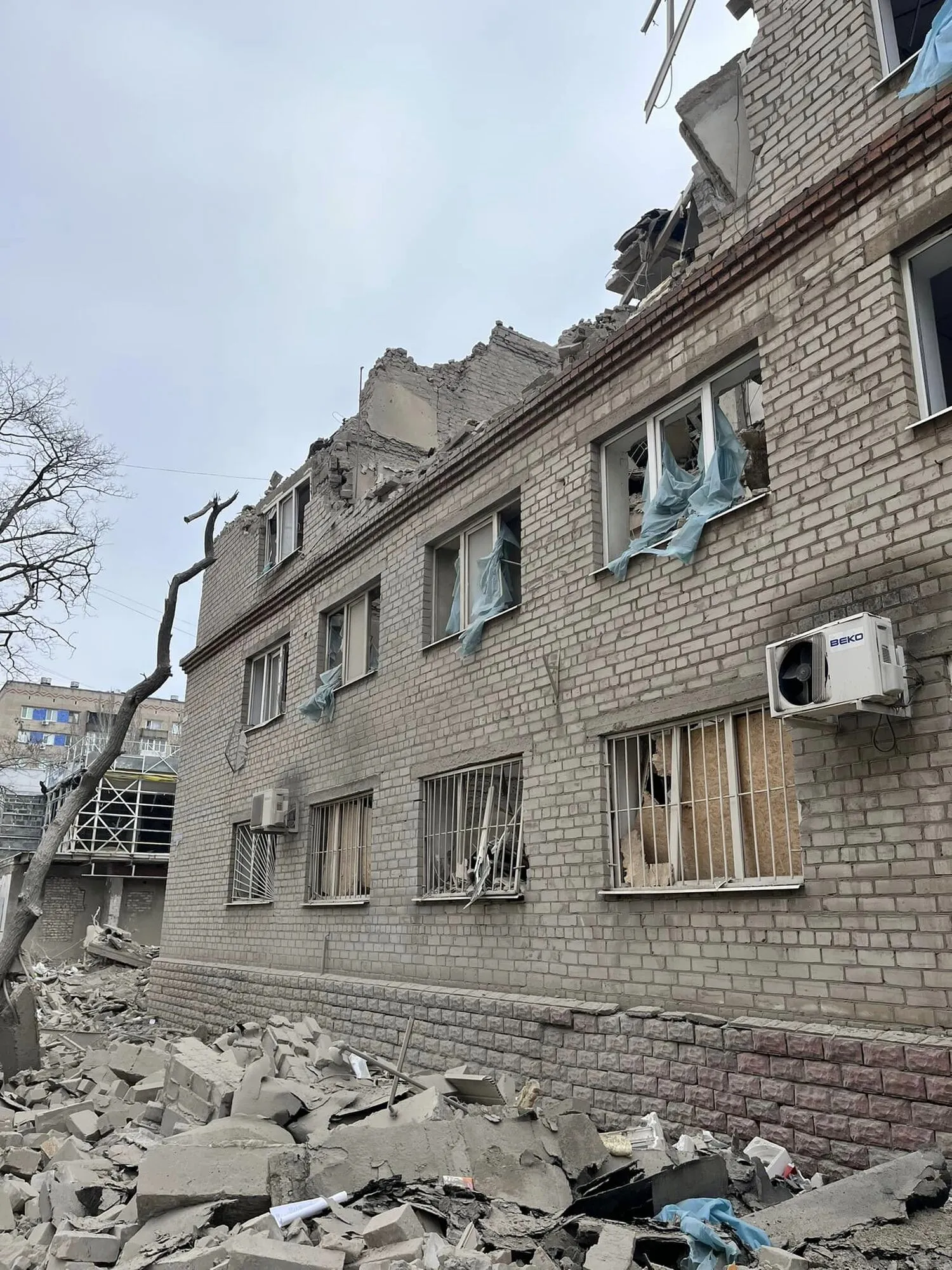 Війська РФ вдарили ракетами по центру Краматорська. Фото руйнувань