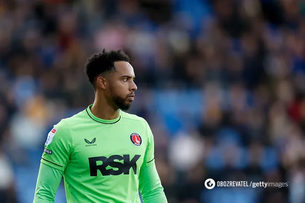 На воротаря англійського клубу впали ворота під час матчу на тренуванні. Відео dqxikeidqxitkant