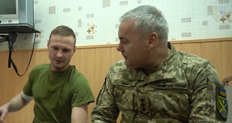 Наєв вручив у шпиталі нагороди воїнам ЗСУ, які отримали поранення у боях за Україну. Відео dqxikeidqxiqqeant