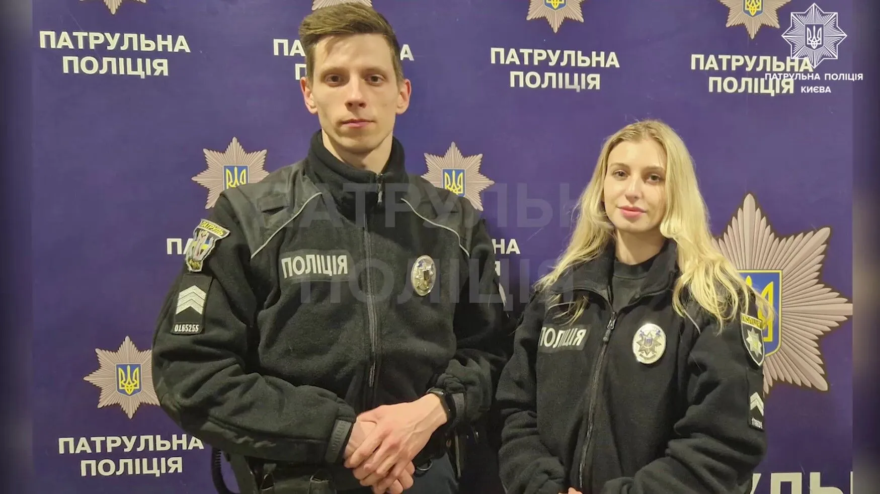 В Киеве патрульные спасли женщину, которая хотела прыгнуть с пешеходного моста. Видео