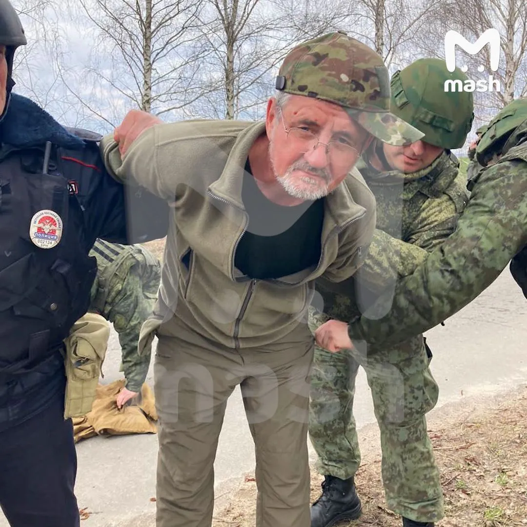 У Росії затримали ’’пілота українського літака’’: за легендою ФСБ, перевіряв засоби ППО. Фото і відео dqxikeidqxiqqeant