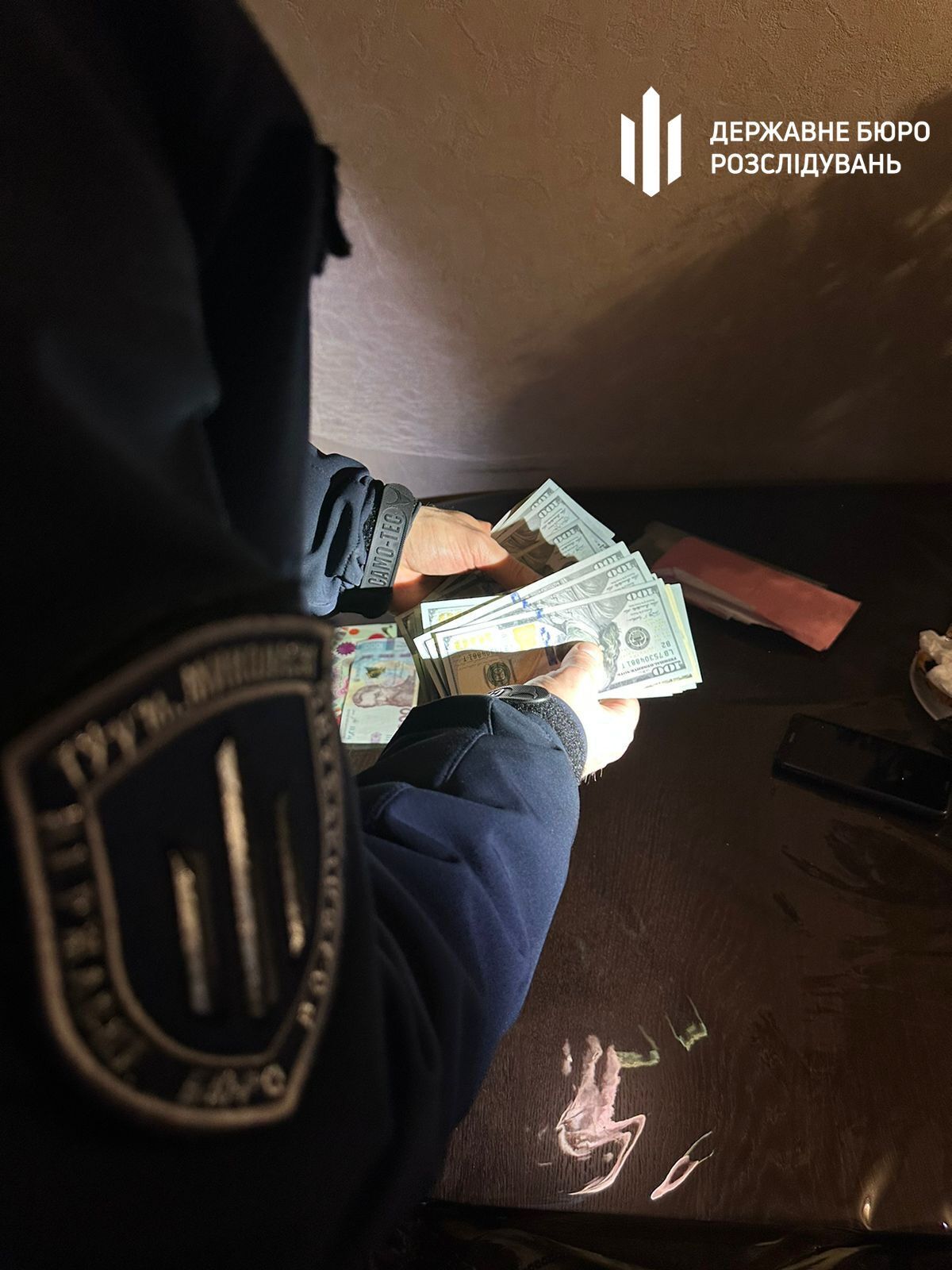 Заставлял отдавать боевые доплаты: на Одесщине разоблачили чиновника, который отбирал средства у подчиненных военных. Фото