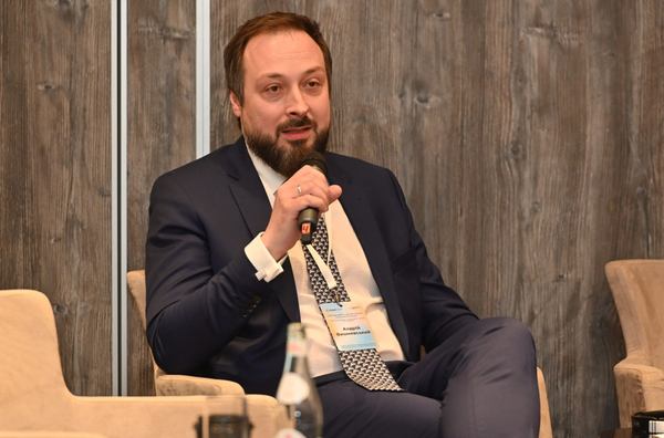 Заступник голови НАЗК Андрій Вишневський вважає, що парламент не має права подавати пропозиції до Антикорупційної програми одразу після її прийняття