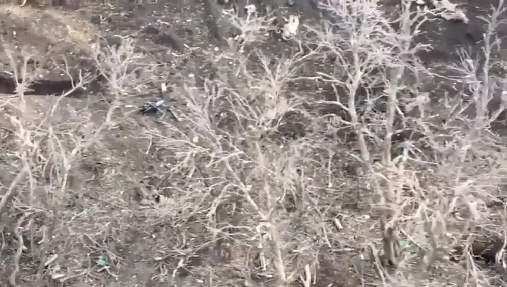 Такого не покажут по росТВ: окопы под Бахмутом завалены телами ликвидированных захватчиков. Видео dqxikeidqxiqqeant