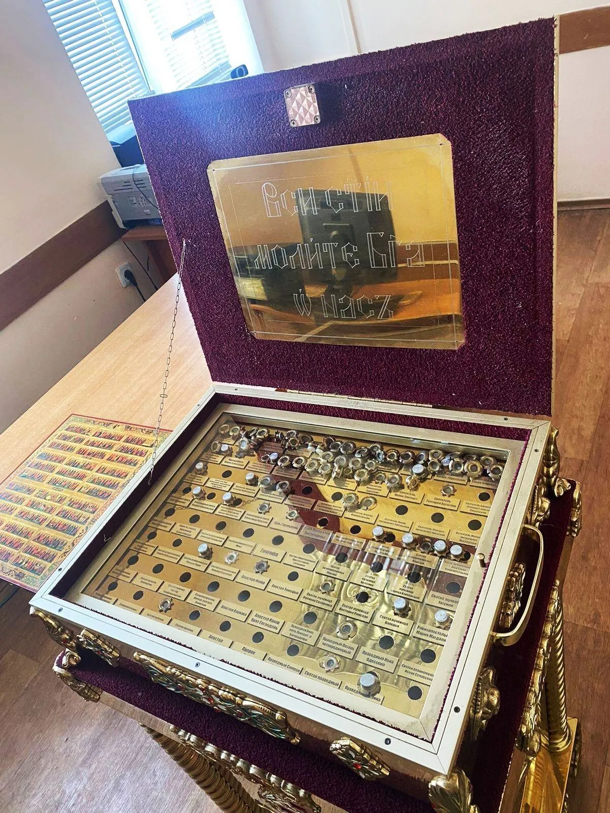 На Одещині зловили молдаванина, який намагався вивезти мощі 80 святих. Фото