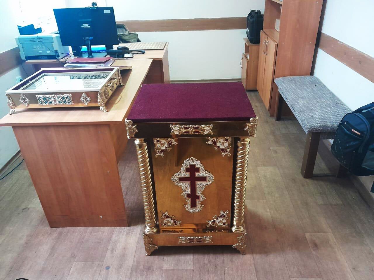 На Одещині зловили молдаванина, який намагався вивезти мощі 80 святих. Фото