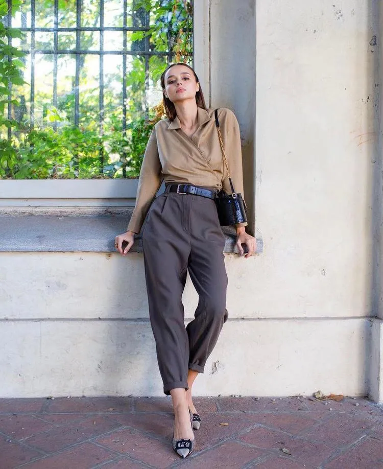 Героиня вирусного видео из-под Лавры увлекла сеть своей внешностью. Фото