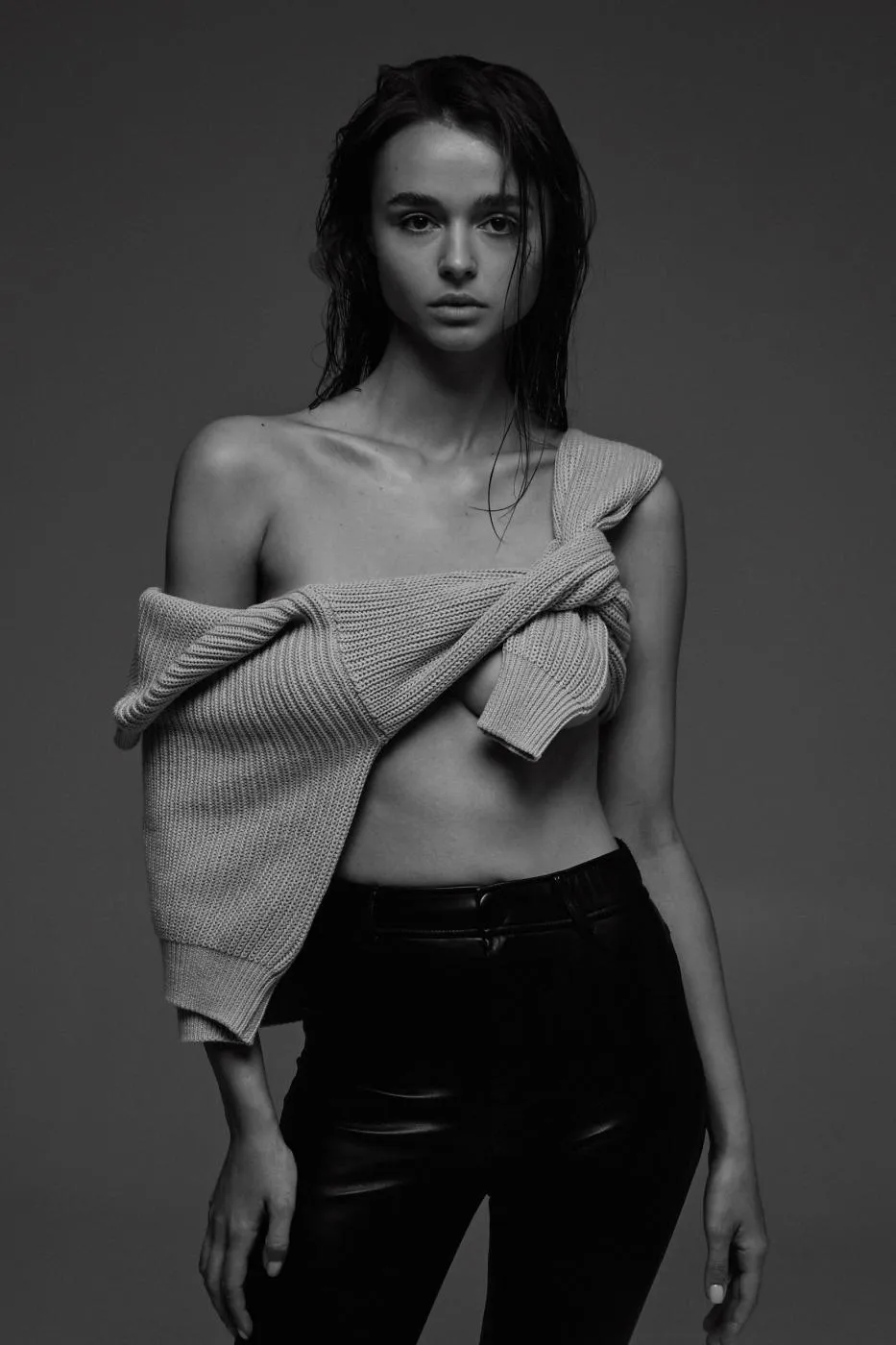 Героиня вирусного видео из-под Лавры увлекла сеть своей внешностью. Фото