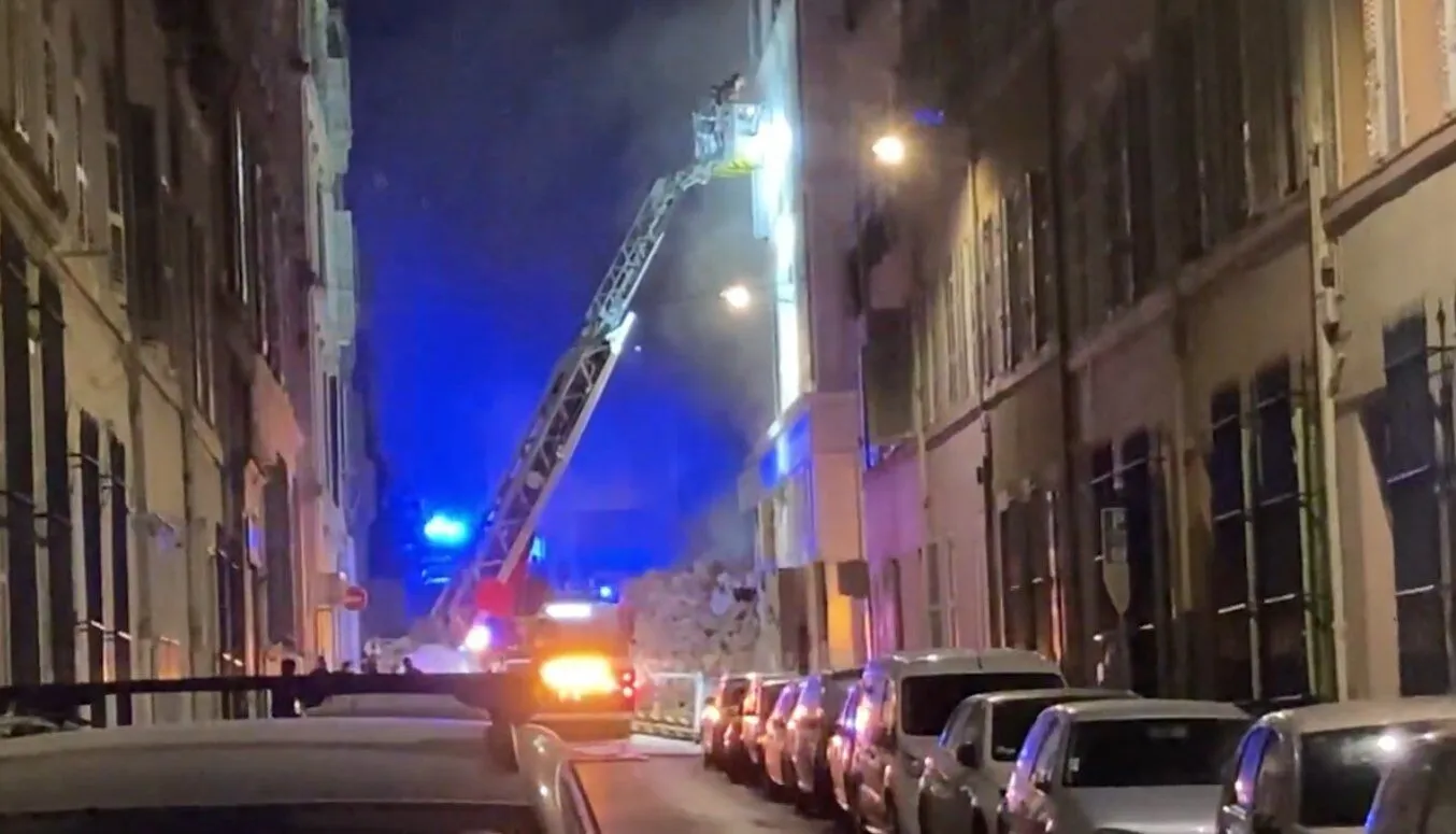 У французькому Марселі обвалився житловий будинок: перші фото та відео