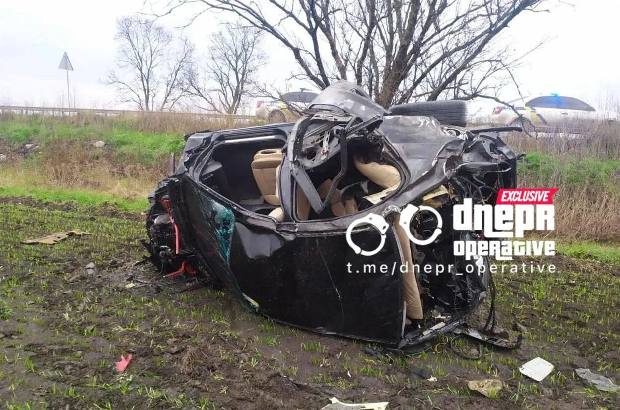 У ДТП на Дніпропетровщині загинули двоє військових: водій не впорався з керуванням. Фото