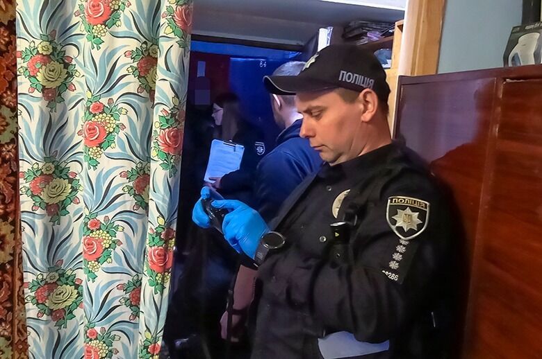 У Києві рецидивіст зарізав чоловіка, у якого тимчасово мешкав. Фото і відео dqxikeidqxitkant