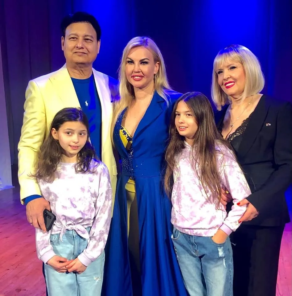 Камалия объявила, что разводится с пакистанским миллиардером после 20 лет брака. Фото