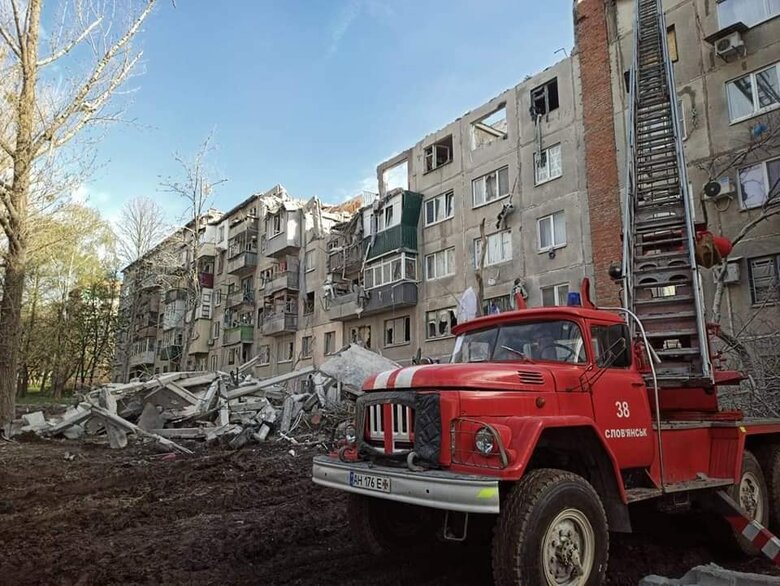 Спасательная операция в Славянске продолжается. Под завалами могут находиться 4 человека, - ГСЧС 07