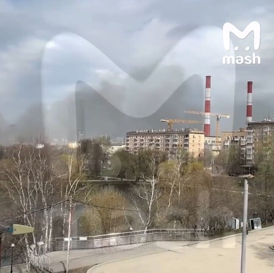 У Москві спалахнула потужна пожежа в районі ТЕЦ, піднявся стовп диму. Відео