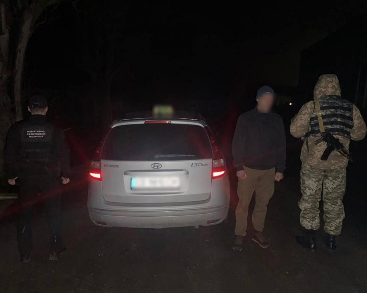 Фото На Буковине пограничники задержали группу мужчин, которые пытались сбежать из страны 17 апреля 2023