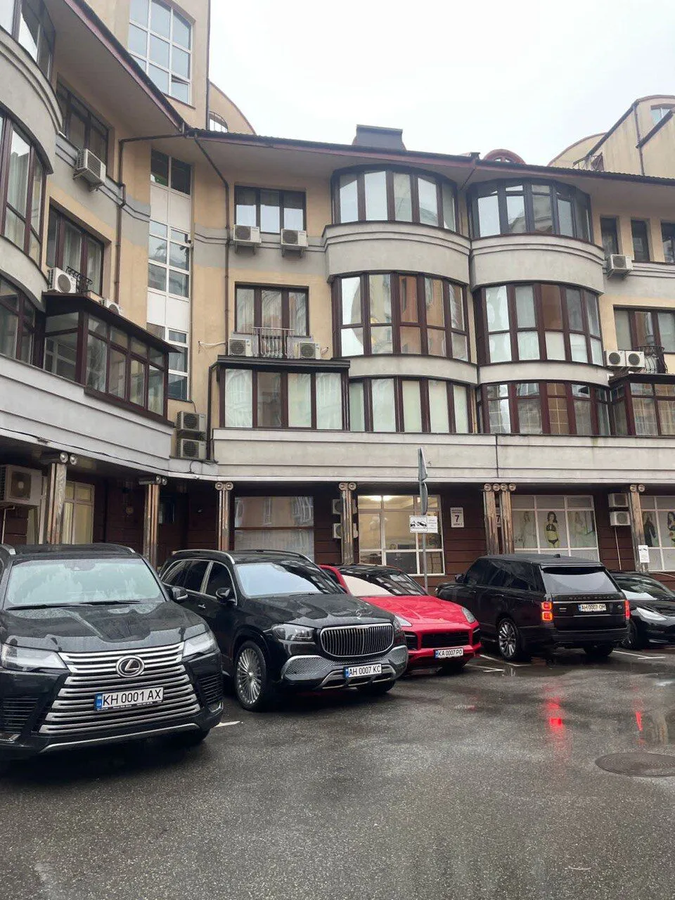  钒   ‘    $200 , –    