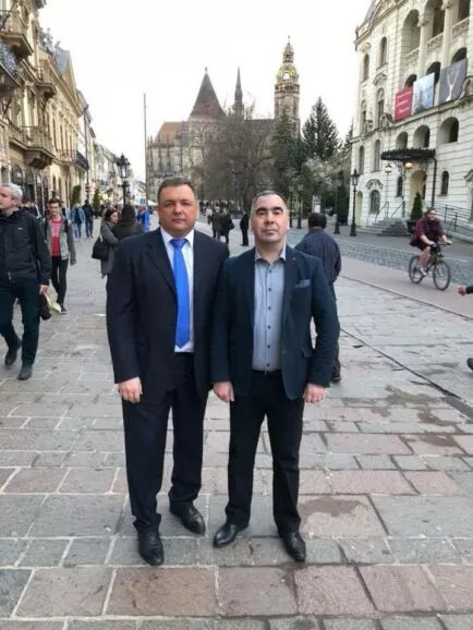 ХТО ЗАПРАВЛЯЄ У КОНСТИТУЦІЙНОМУ СУДІ: КОНСТИТУЦІОНАЛІСТИ ЧИ АФЕРИСТИ? 2 sl dqxikeidqxitkant