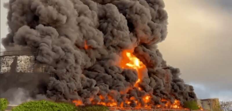 нефтебаза Севастополь, взрывы в Севастополе, взрывы в Севастополе сегодня, пожар в Севастополе, пожар Севастополь, горит нефтебаза Севастополь dqxikeidqxiqqeant