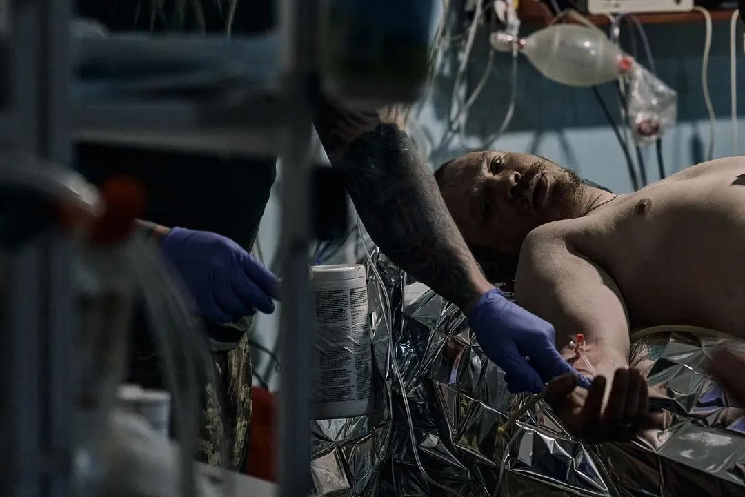 "Минута промедления может стоить жизни": опубликованы тяжелые фото из стабпункта под Бахмутом