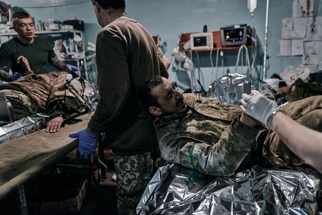 "Минута промедления может стоить жизни": опубликованы тяжелые фото из стабпункта под Бахмутом