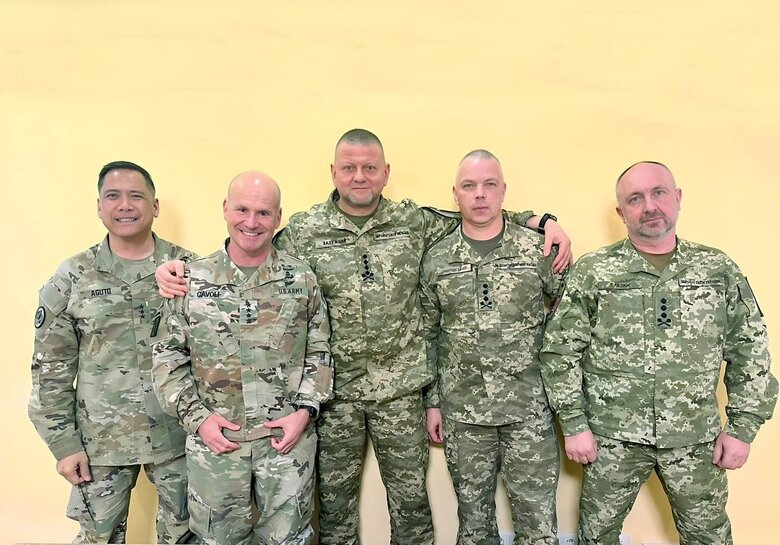 Говорили про вчасні поставки боєприпасів, - Залужний провів перемовини з Каволі 02