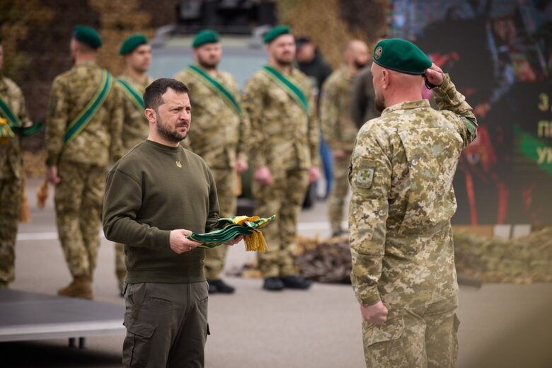 Зеленский вручил государственные награды пограничникам 01