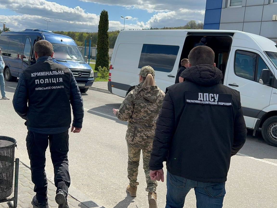 Правоохоронці Київщини викрили чоловіка, який продавав дівчат у сексуальне рабство за кордон. Фото та відео dqxikeidqxiqqeant