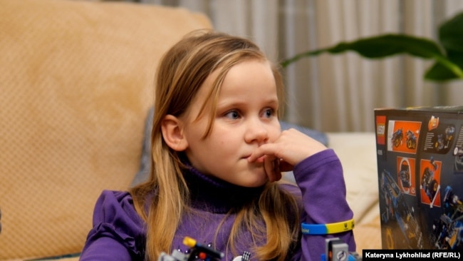 Викрадена колаборанткою і незаконно вивезена до окупованого Криму українська дитина, яку повернули додому dqxikeidqxitkant