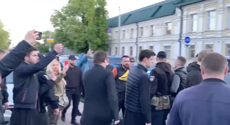 "Онуфрия на обмен": главу УПЦ Московского патриархата выпроводили из Лавры. Видео