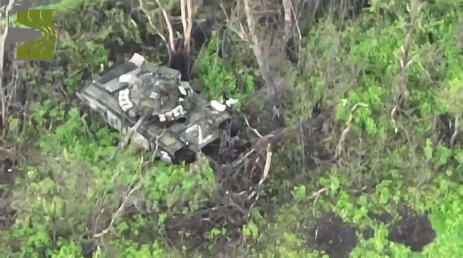 Точно в цель! В сети показали уничтоженный российский танк Т-72Б. Видео dqxikeidqxiqqeant