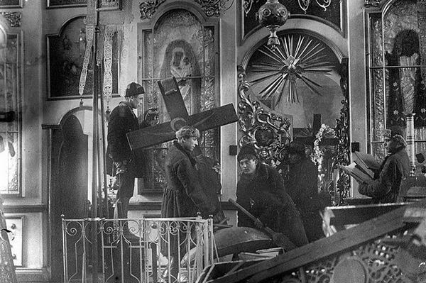 Большевики разрушали храмы