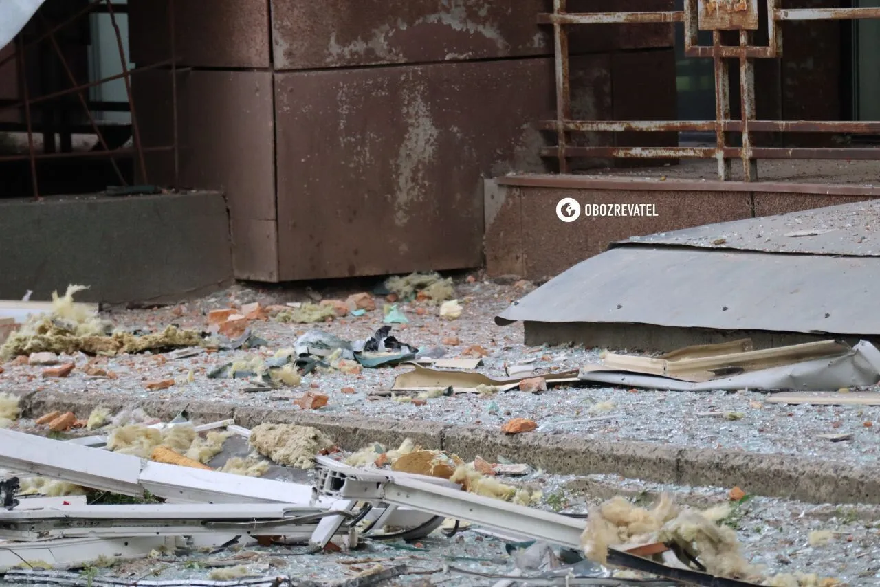 Наслідки наймасованішої атаки дронів на Київ: пошкоджено будинки, машини та об’єкти інфраструктури. Фото та відео