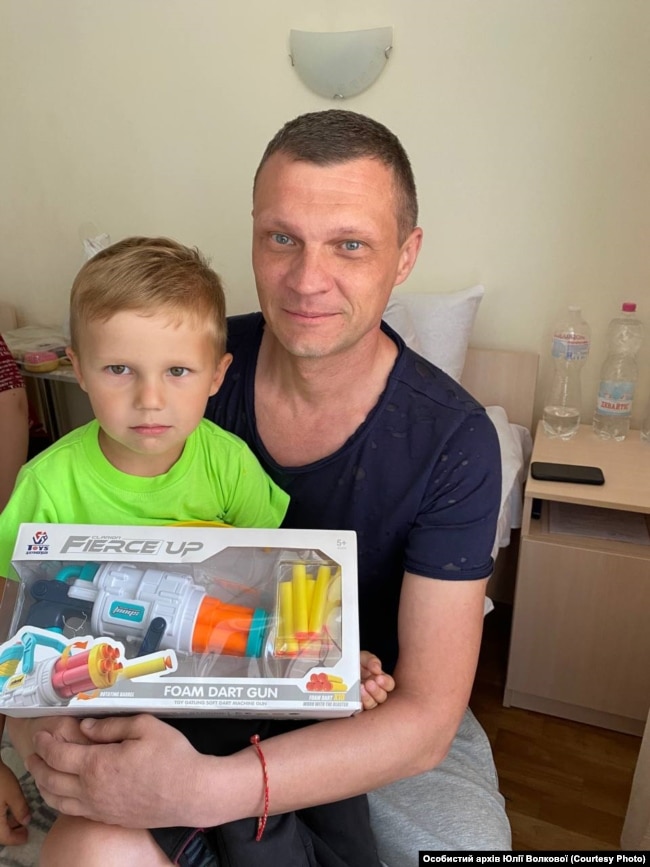 Чоловік Юлії Волкової, військовий ОЗСП «Азов» після повернення з російського полону