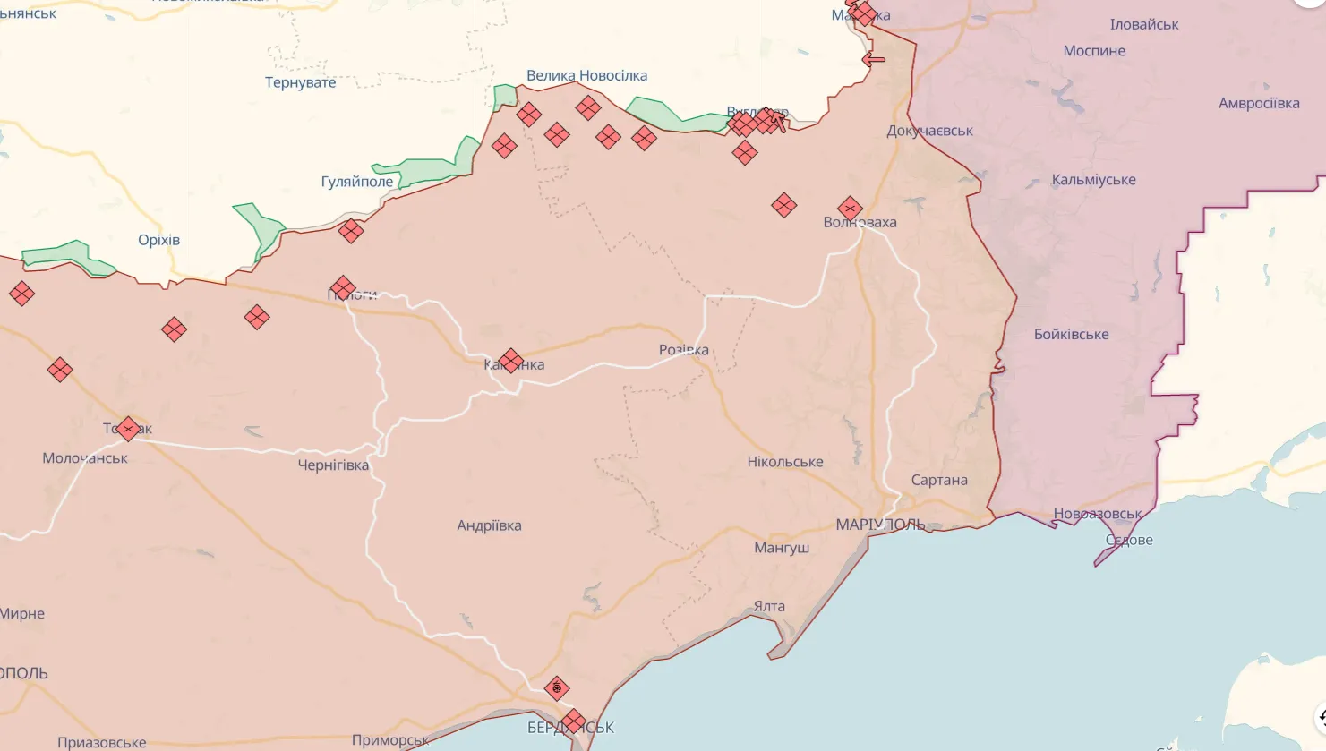 Ждут ВСУ: в Мариуполе на здании дворца культуры вывесили украинский флаг. Фото