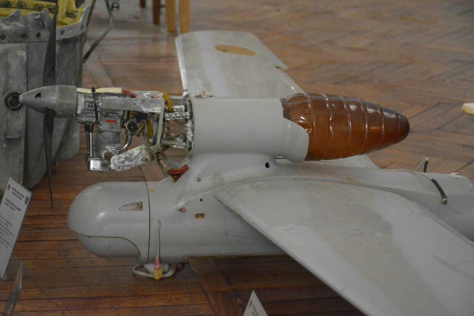 Безпілотники, тепловізори і залишки ракет: у Києві відкрилась виставка трофейного озброєння. Фото