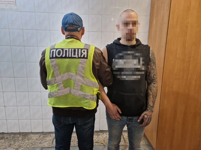 В Киеве ревнивец трое суток мучил свою сожительницу: избивал и применял паяльник. Фото