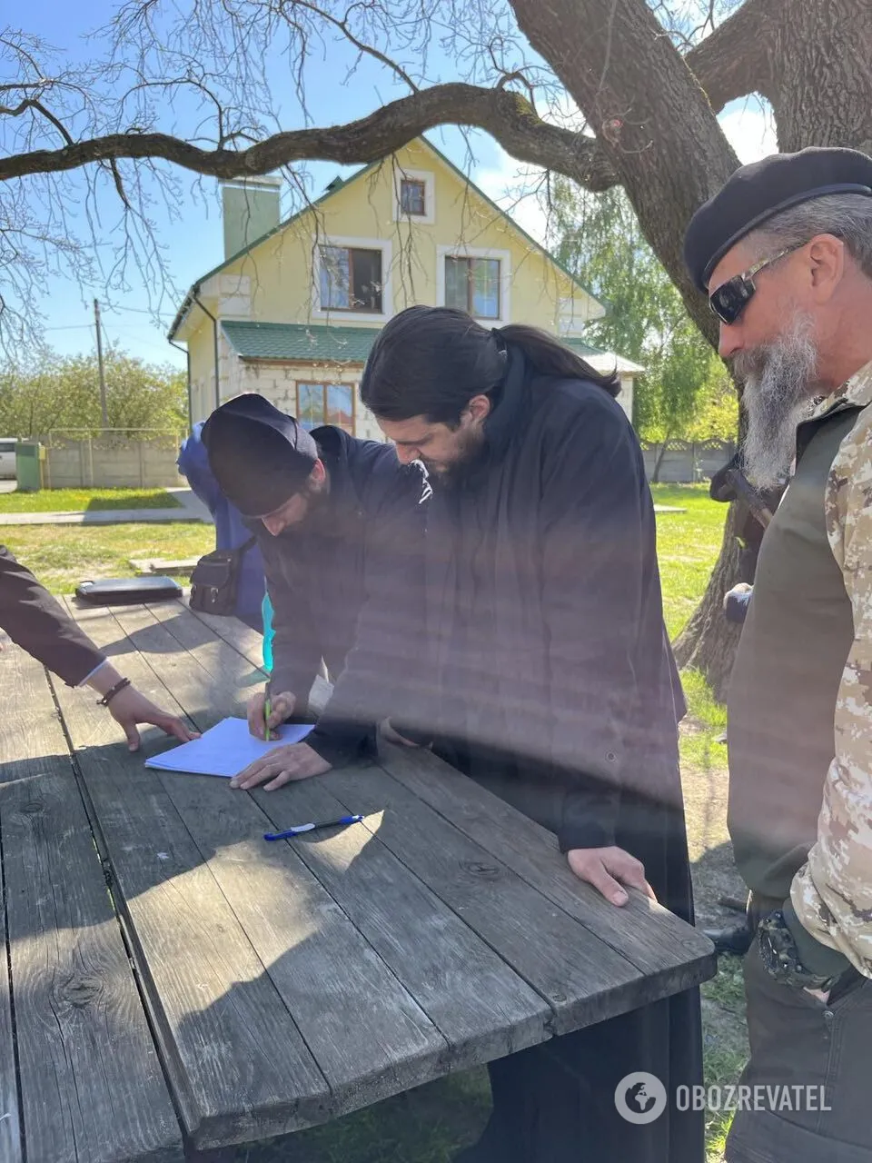 Під Києвом громада перейшла до ПЦУ: священник МПЦ викликав слідчих. Фото та відео