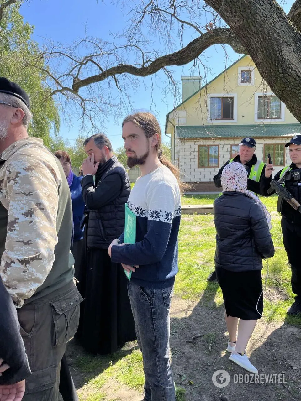 Під Києвом громада перейшла до ПЦУ: священник МПЦ викликав слідчих. Фото та відео