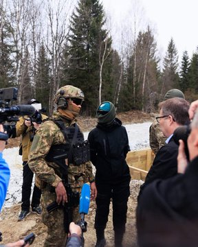Міністр оборони Норвегії Грам відвідав бійців ЗСУ, які тренуються в країні 04 Міністр оборони Норвегії Грам відвідав бійців ЗСУ, які тренуються в країні 04
