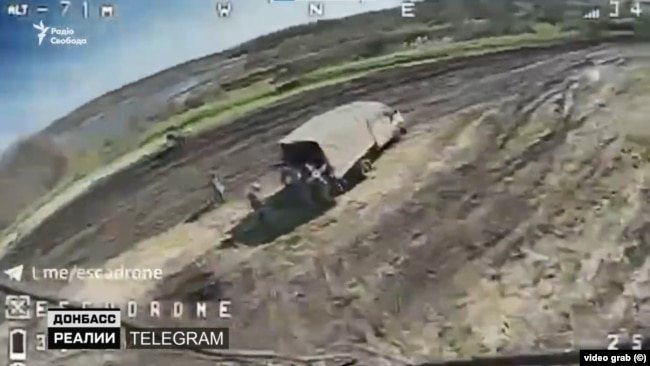 Аналоговий відеосигнал, який бачить оператор FPV-дрона через окуляри за лічені миті перед його втратою і влучанням у ціль