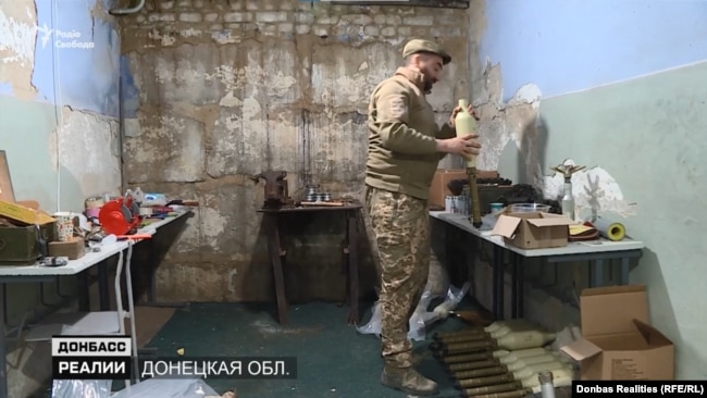 Для роботи із дронами, їх ремонту і переробки боєприпасів у бійців є своя «лабораторія», обладнана в одній з кімнат