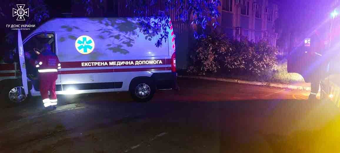 На Київщині внаслідок пожежі з гуртожитку евакуювали 50 осіб: є постраждалі. Фото