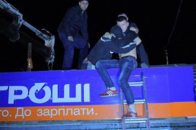 В Киеве произошла драка при демонтаже МАФа (фото)